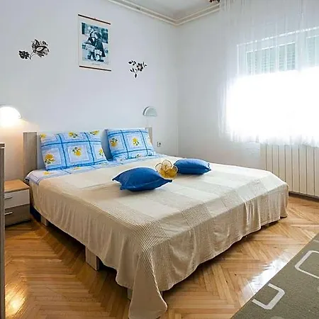 And Spacious Apartment- Silvio 2 Апартаменты Банджоле