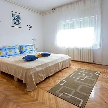 And Spacious Apartment- Silvio 2 Банджоле